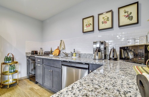 Valois Appartement | Seneca Lake Wine Trail Studio w/ Water View!