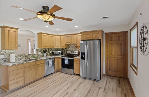 Himrod Maison | Seneca Lakefront | Hot Tub/Movie Theater/16 guest