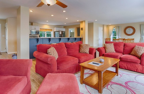Himrod Maison | Seneca Shores: "Attention Wine Trail et amateurs de Lakefront!"