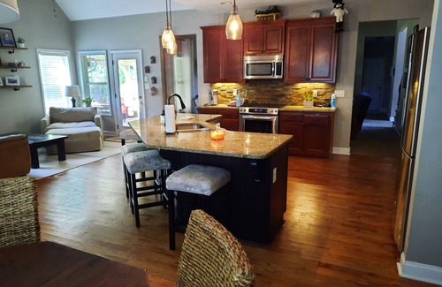 Senoia Maison | Senoia, GA 5 bed 4 bathroom, 2 miles from downtown Senoia!