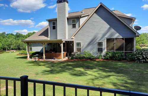 Senoia Maison | Senoia, GA 5 bed 4 bathroom, 2 miles from downtown Senoia!