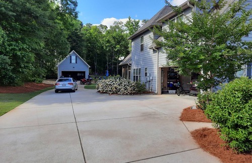 Senoia Maison | Senoia, GA 5 bed 4 bathroom, 2 miles from downtown Senoia!