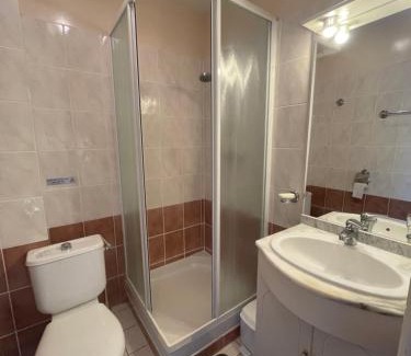 Chuffilly-Roche Lit Et Petit-Déjeuner | Sensation, chambre 2 lits pour 3 personnes, avec salle de bain privative