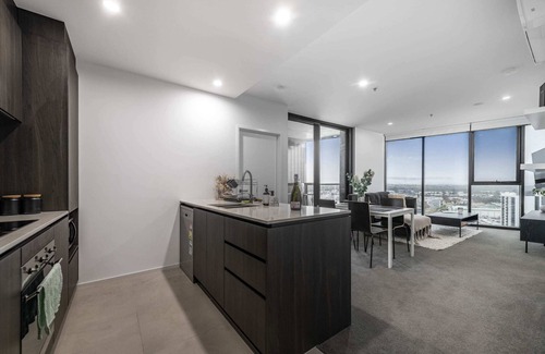 Belconnen Appartement | Sensational City and Lake View Delight - Belconnen