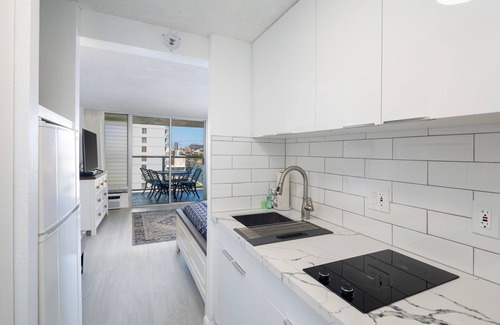 Diamond Head - Kapahulu - St. Louis Copropriété | Sensational Seaside Condo, remodeled in 2023 parking available, 1 block to beach