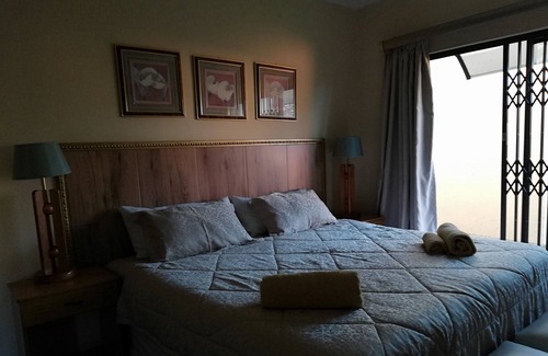 Mmabatho Maison | Sentlhaga Guest House