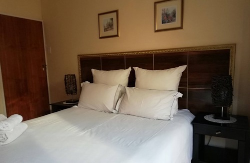 Mmabatho Maison | Sentlhaga Guest House