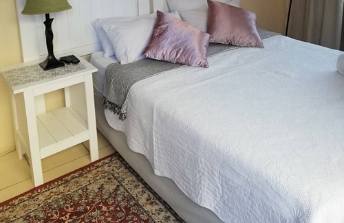 Mmabatho Maison | Sentlhaga Guest House