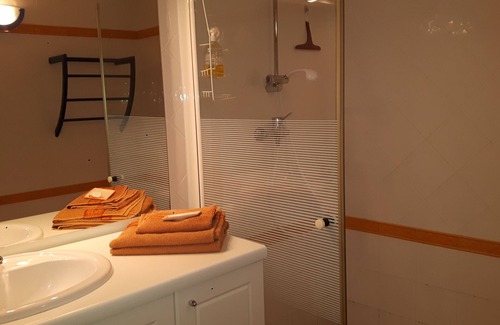 Donzere Appartement | chambre indépendante avec salle d'eau , wc et terrasse