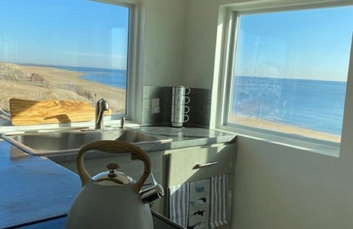 Newbury Appartement | Beach front. Private beach access, 100 yards from deck to the water. Book now!