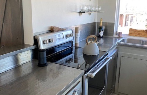 Newbury Appartement | Beach front. Private beach access, 100 yards from deck to the water. Book now!