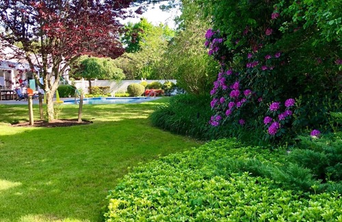 Remsenburg Maison | September is the best time in the Hamptons. Gorgeous property-Pool & Tennis.