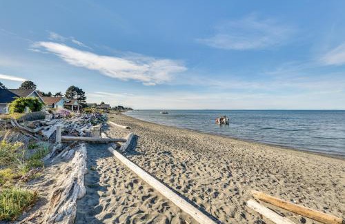 Sequim Maison | Sequim Escape with Gas Grill and Deck, Walk to Beach!