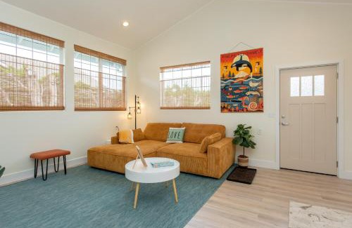 Sequim Maison | Sequim Escape with Gas Grill and Deck, Walk to Beach!
