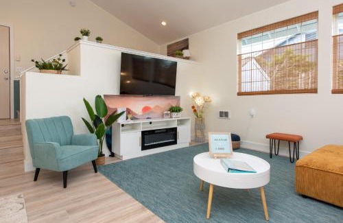 Sequim Maison | Sequim Escape with Gas Grill and Deck, Walk to Beach!