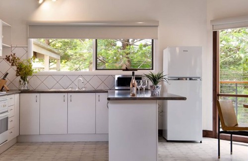 Daylesford Cottage | Serena- a stone's throw from Lake Daylesford