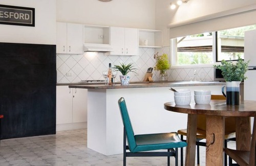 Daylesford Cottage | Serena- a stone's throw from Lake Daylesford