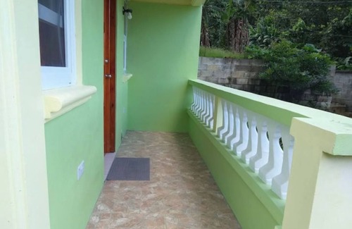Trafalgar Appartement | Serene 2-bedroom apartment with AC in Saint George Parish