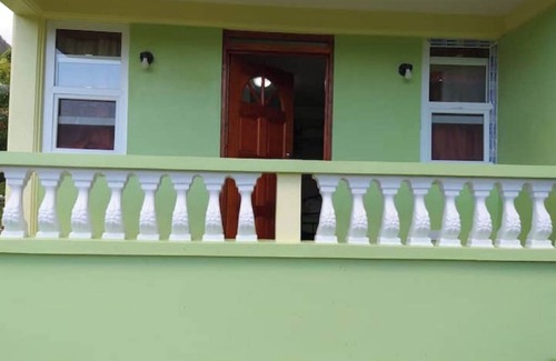 Trafalgar Appartement | Serene 2-bedroom apartment with AC in Saint George Parish