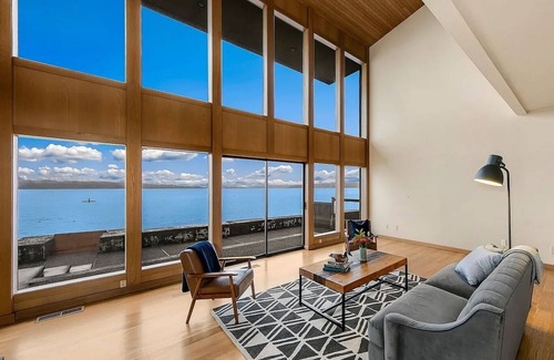 Three Tree Point Maison | Serene 2-bedroom house with AC in Burien