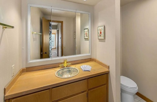 Three Tree Point Maison | Serene 2-bedroom house with AC in Burien