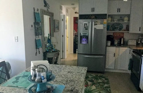 Port Canaveral Copropriété | Serene 2bedroom condo overlooking heated pool 1 block from Cape Canaveral beach.