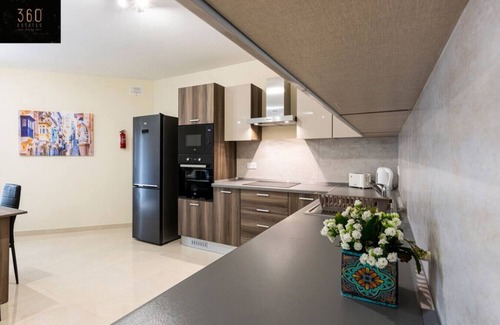 Marsaxlokk Appartement | Serene 2BR Apartment with Picturesque Views