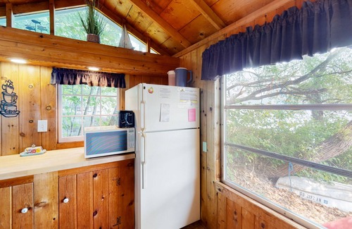 Town of Jerusalem Cottage | Serene 2BR Cottage on 180ft of Private Keuka Lakefront