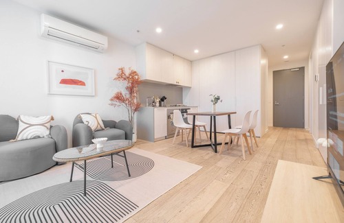 Parkville Appartement | Serene 2BR2BA Apt in Parkville Pool Gym Parkin