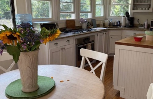 Shelter Island Heights Maison | Serene 3-bedroom house w/Pool on Shelter Island