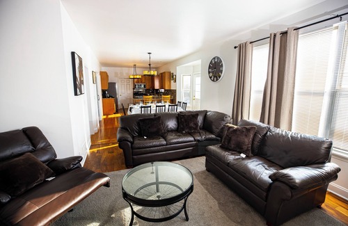 Fox Valley Maison | Serene 5-Bedroom Retreat, Oswego