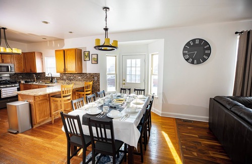 Fox Valley Maison | Serene 5-Bedroom Retreat, Oswego