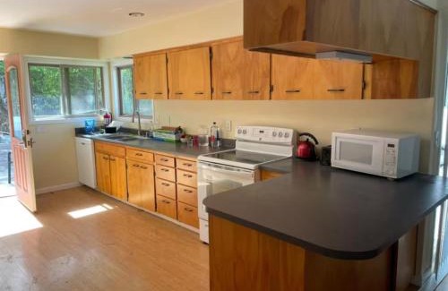 Gaston Maison | Serene 5BR Stay Surrounded by Nature