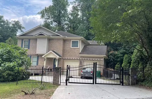 Atlanta Maison | Serene 8-bedroom house with AC in vibrant Atlanta