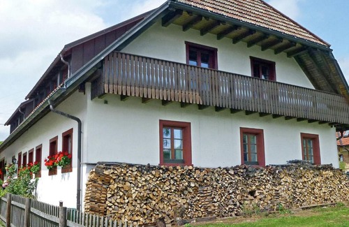 Hennenmatt Appartement | Serene Apartment in Rickenbach near Ski Lift