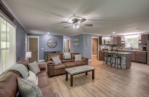 Bryant Maison | Serene Bryant Retreat w/ Private Hot Tub!