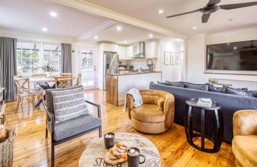 Canyonleigh Maison | Serene bush cottage with an outdoor spa