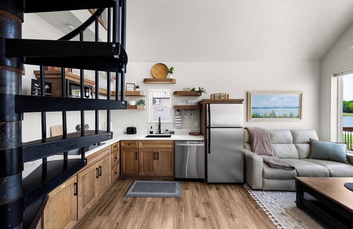 Point Maison | Sweet Escape Cabin #3, with Wi-Fi and beach!