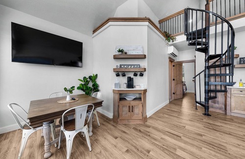 Point Maison | Sweet Escape Cabin #3, with Wi-Fi and beach!