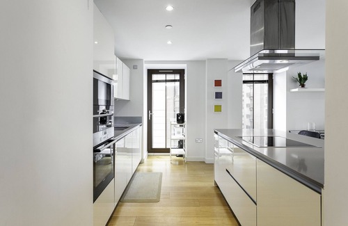 Vincent Square Appartement | Serene Cityscape: 2BR Luxury Westminster Apartment