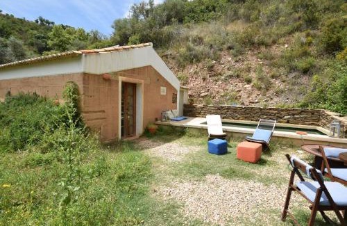 Troviscais Maison | Serene Cottage in S o Lu s with Barbecue