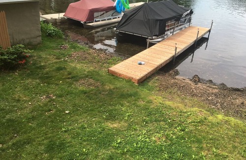 Southwick Maison | Escapade sereine et confortable au bord du lac sur l'étang nord immaculé de Congamond