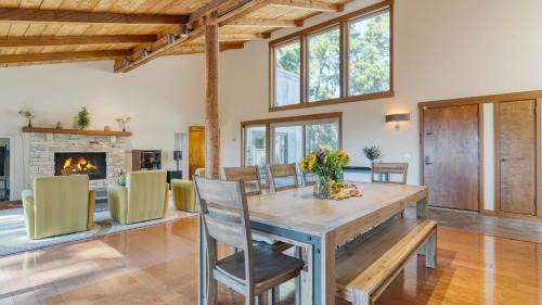 Del Monte Forest Maison | Serene Crest by AvantStay A Design Near Beaches