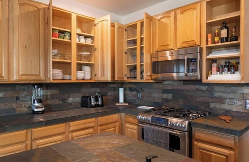 Hartman Vistas Maison | Serene desert escape with stunning mountain views, and private heated pool/spa.