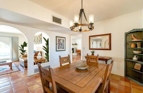 Tucson Appartement | Serene Desert Escape with Pool & Grill, Sleeps 8 - Low Summer Rates!