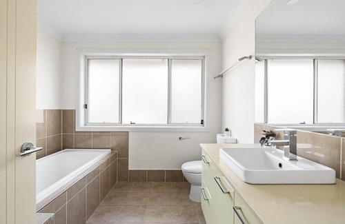Panania Maison | Serene Double Room in Panania - Close to Stations & Shops - Shared Bathroom