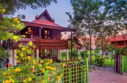 Prasat Bakong Cabine | Serene Eco Work & Relax Retreat Rice Field