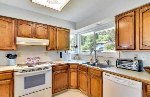 Forest Grove Maison | Serene Forest Grove Home with Deck and Stunning Views!
