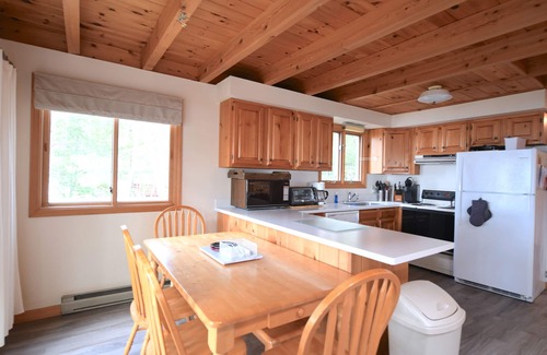 Standish Maison | Serene Frye Island cottage with spectacular mountain and sunset views!