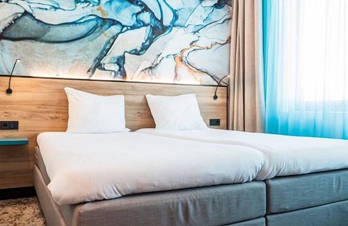 Scheveningen Badplaats Hôtel | Serene Getaway w/modern amenities near City center, Local sites & Seaside access